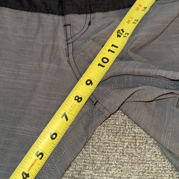 Volcom Shorts - Picture 5 of 6